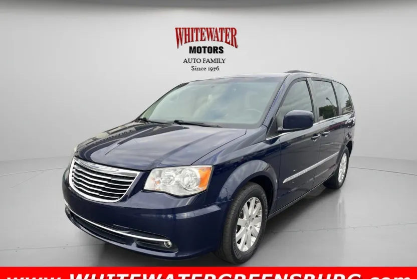 2015 Chrysler Town & Country Touring photo 1
