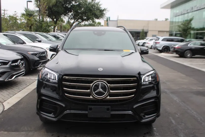 2025 Mercedes Benz GLS 450 4MATIC photo 1