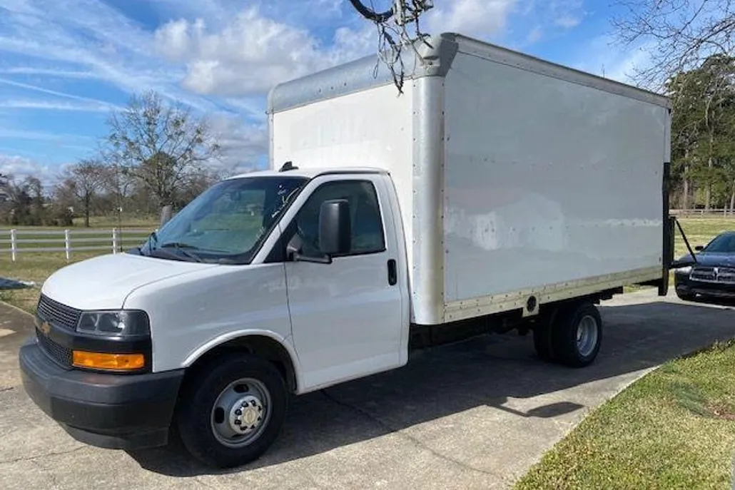 2018 Chevrolet Express Cutaway photo 1