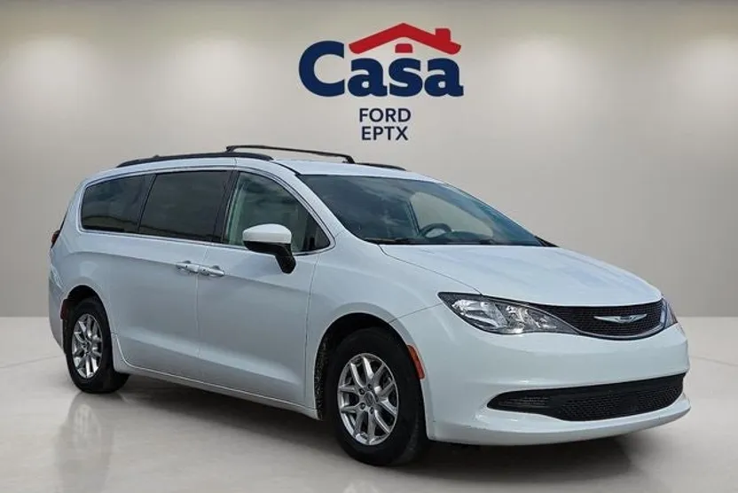 2021 Chrysler Voyager LXi photo 1