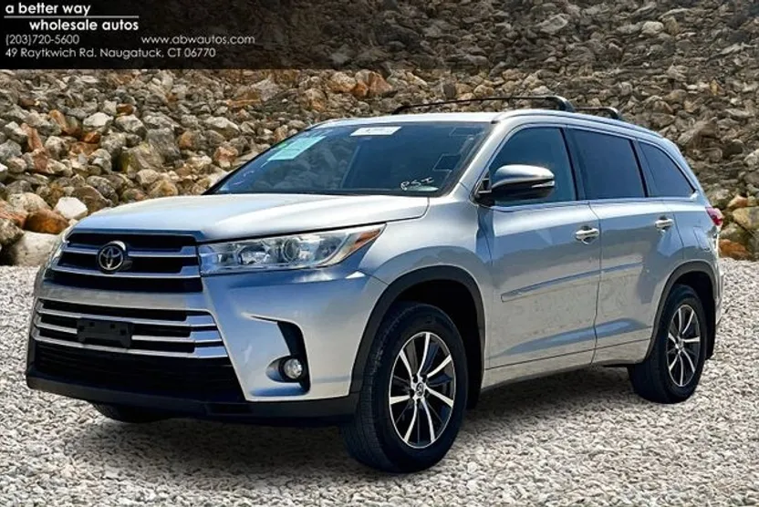 2018 Toyota Highlander SE photo 1