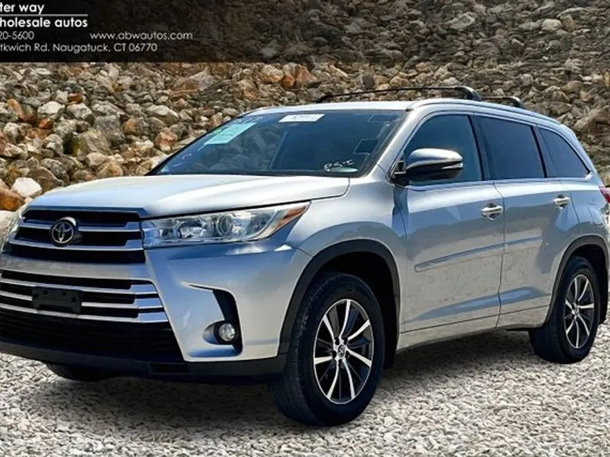 2018 Toyota Highlander SE photo 1