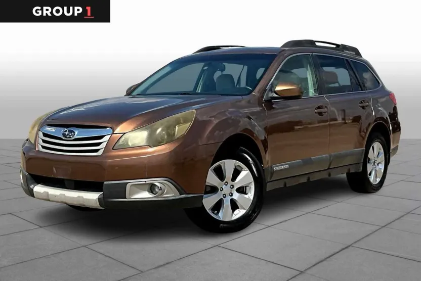2011 Subaru Outback 2.5i Limited photo 1