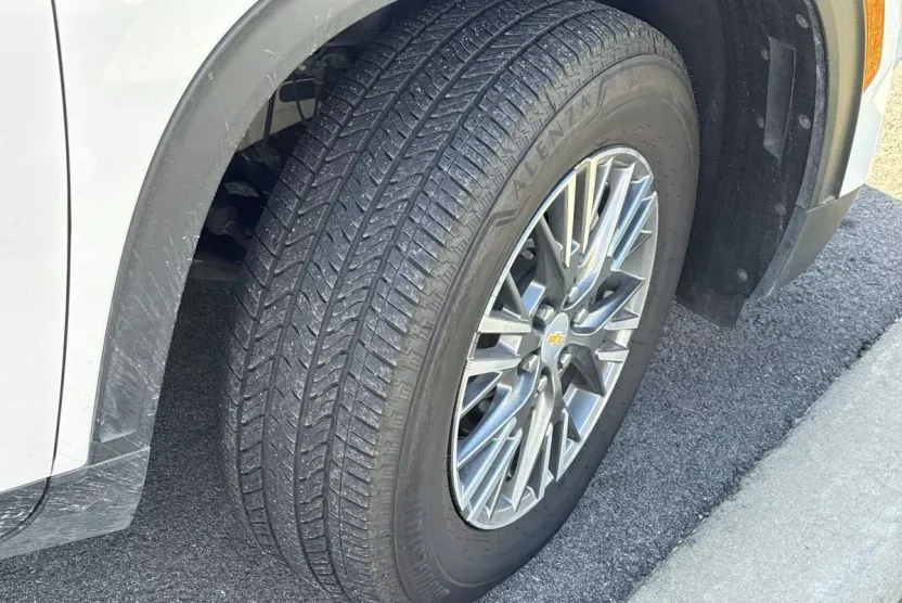 2025 Chevrolet Traverse photo 1