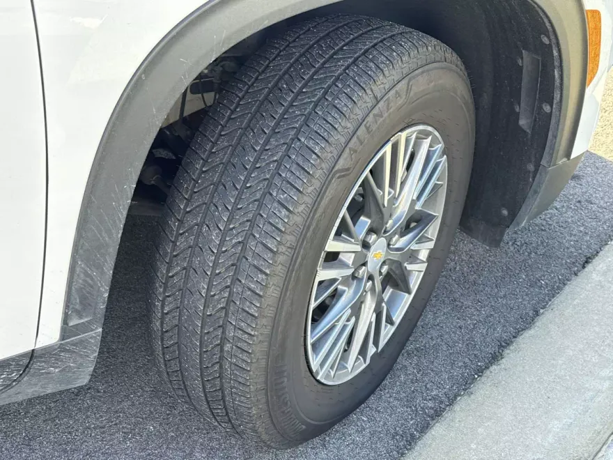 2025 Chevrolet Traverse photo 1