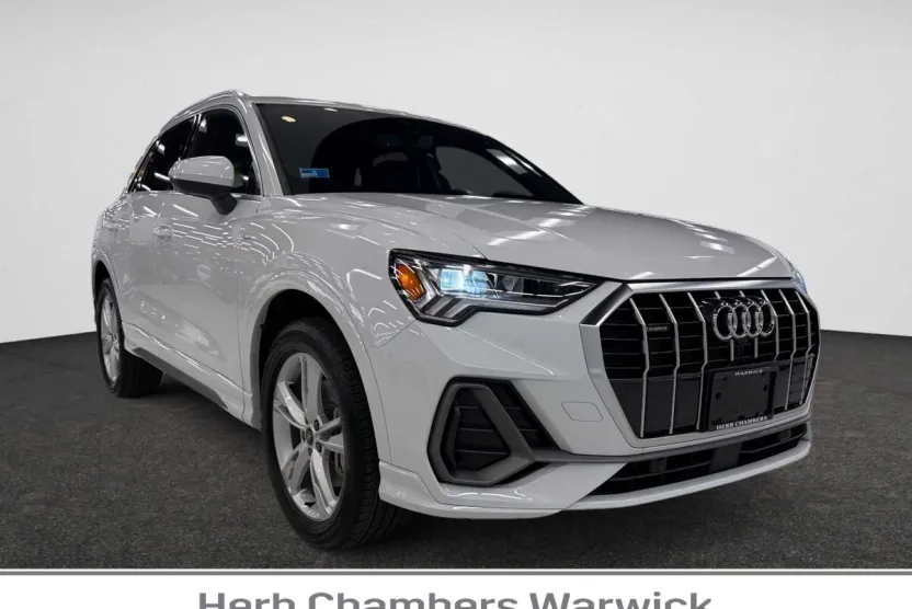 2024 Audi Q3 45 TFSI S line Premium Plus photo 1
