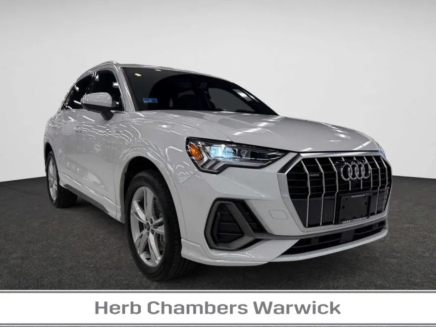 2024 Audi Q3 45 TFSI S line Premium Plus photo 1