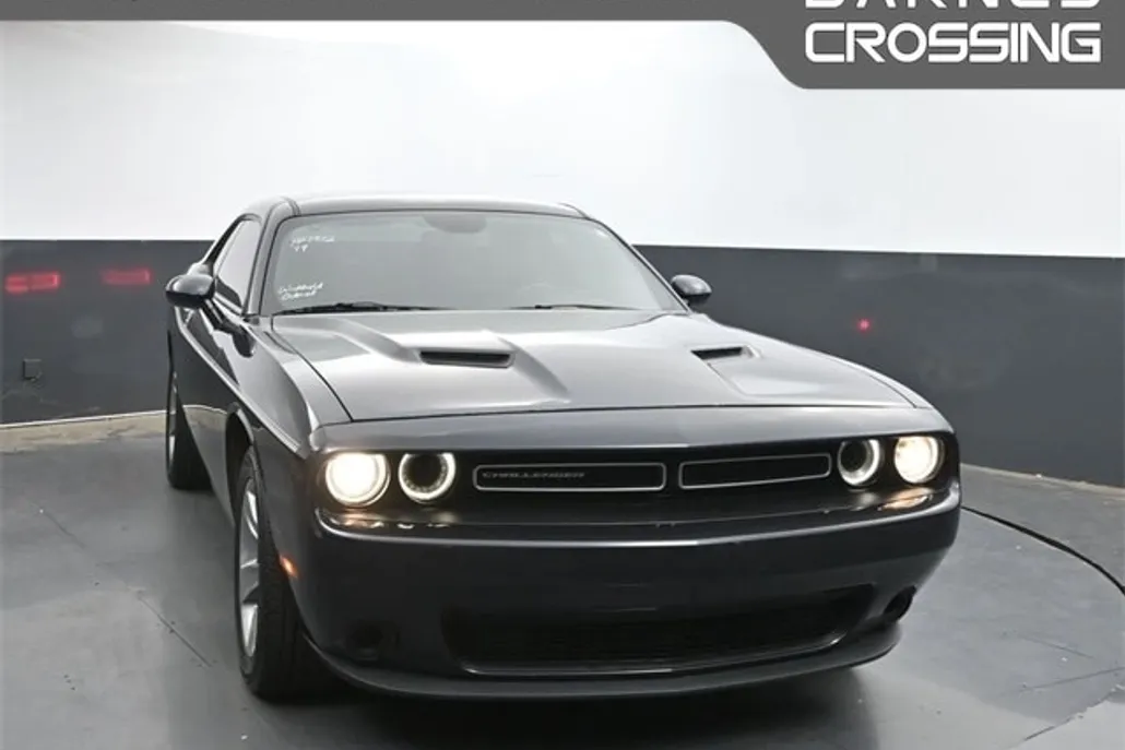 2019 Dodge Challenger SXT photo 1