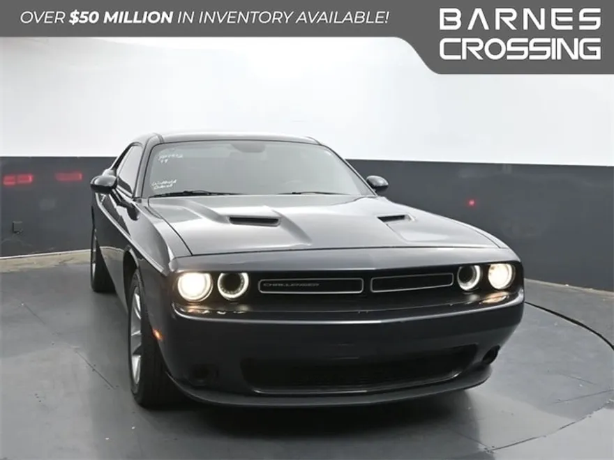2019 Dodge Challenger SXT photo 1