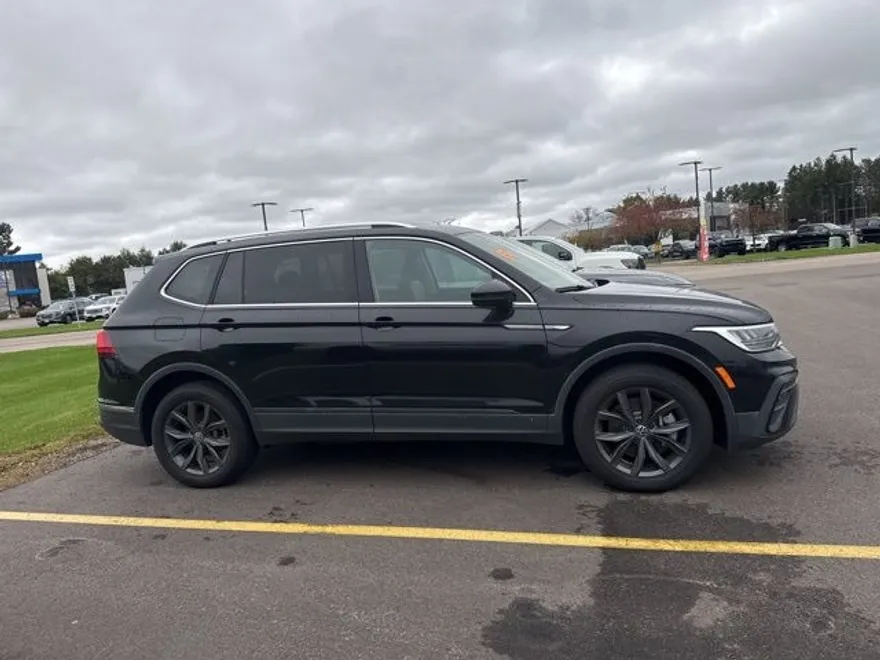 2023 Volkswagen Tiguan SE photo 1