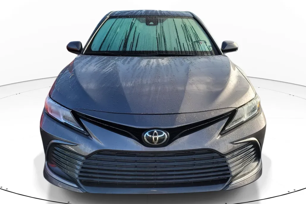 2022 Toyota Camry LE photo 1