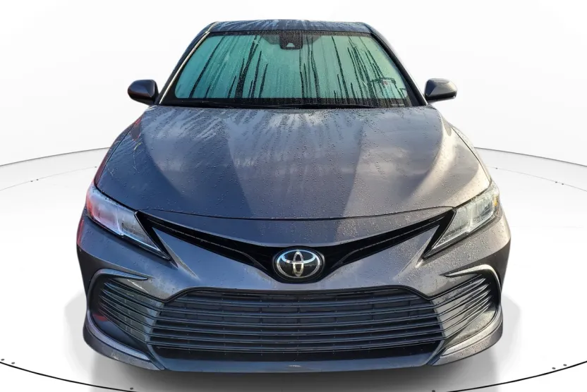 2022 Toyota Camry LE photo 1