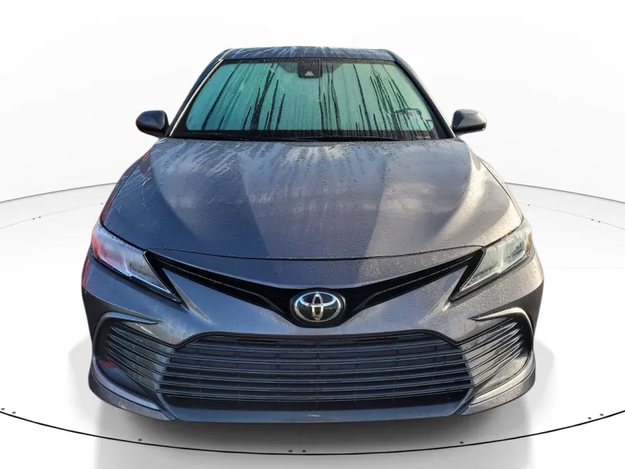 2022 Toyota Camry LE photo 1