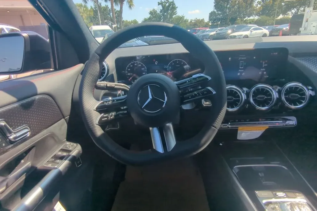 2025 Mercedes Benz GLA photo 1