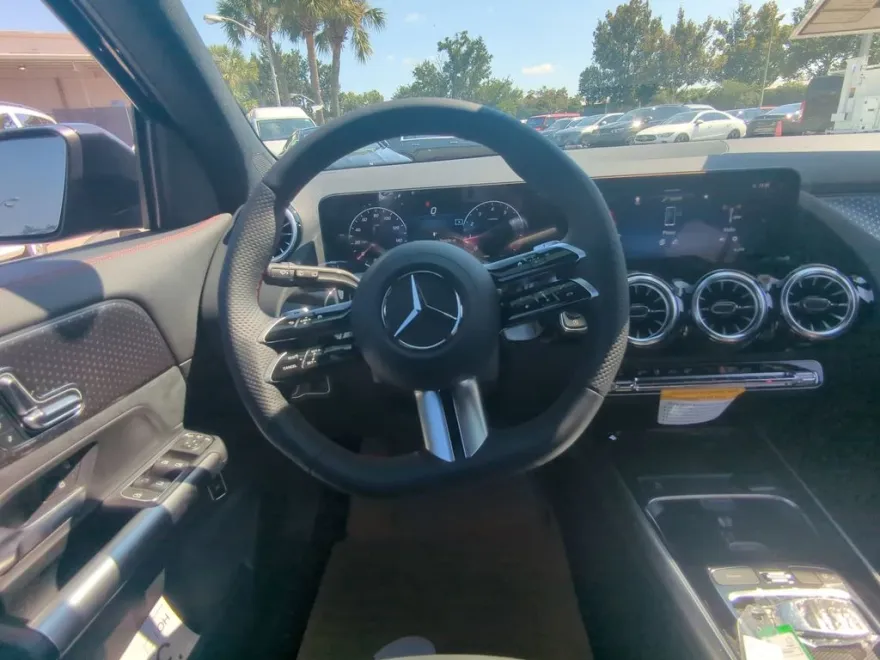2025 Mercedes Benz GLA photo 1