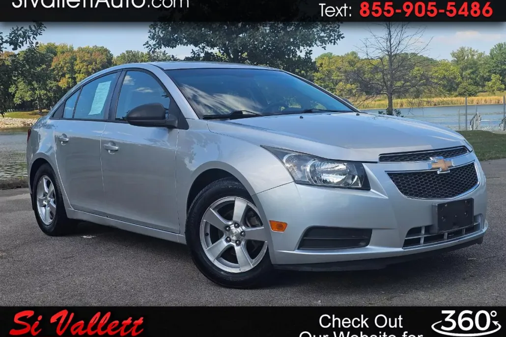 2014 Chevrolet Cruze LS photo 1
