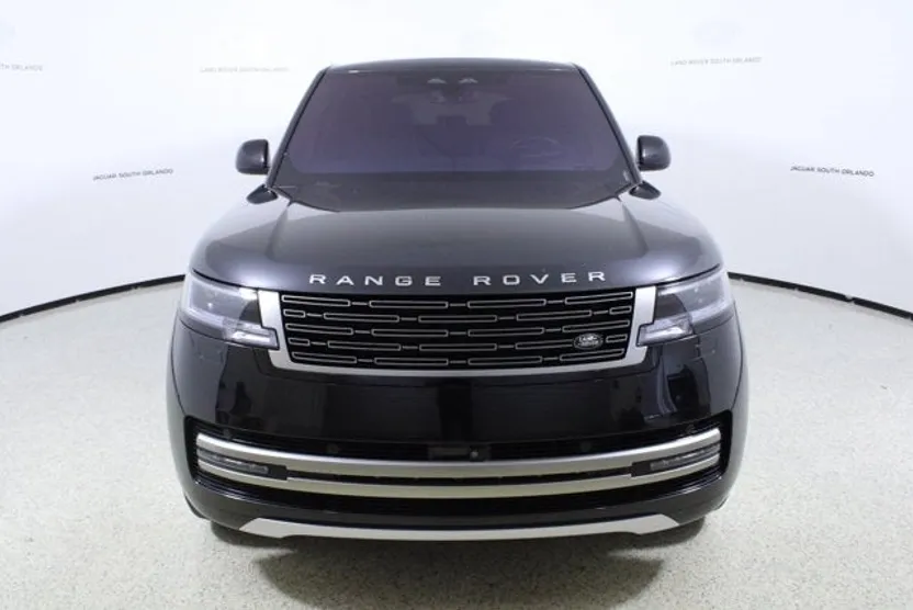 2023 Land Rover Range Rover SE photo 1