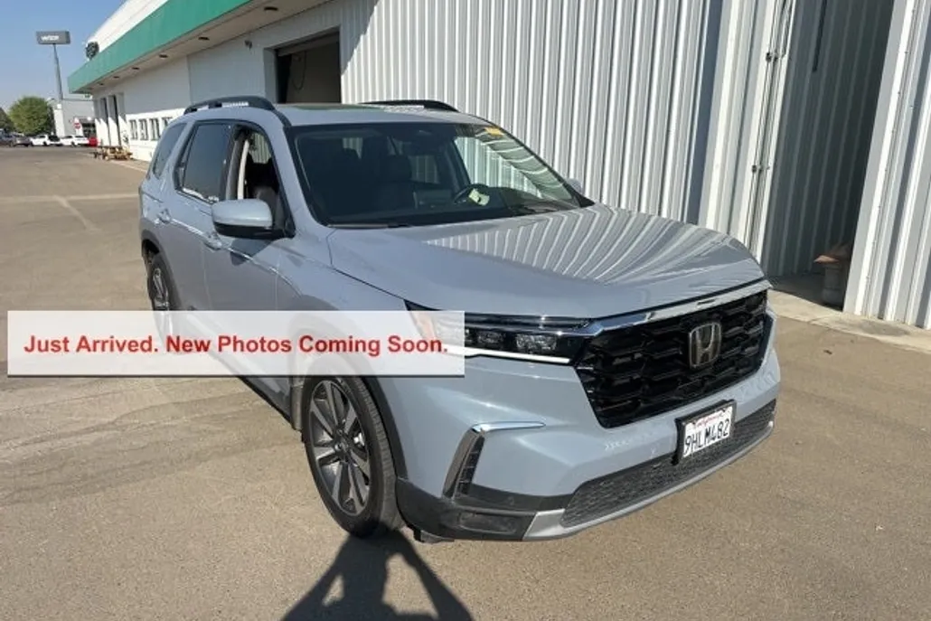 2023 Honda Pilot Touring photo 1