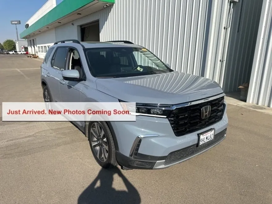 2023 Honda Pilot Touring photo 1