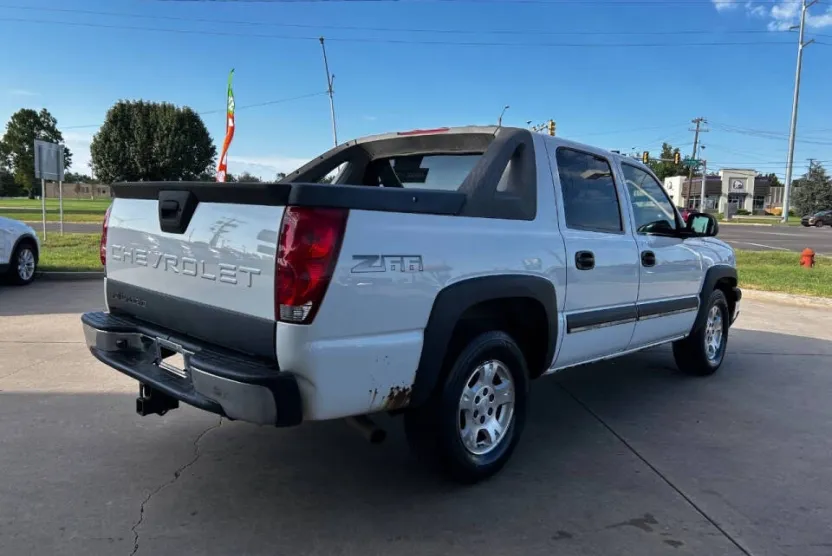 2003 Chevrolet Avalanche photo 1