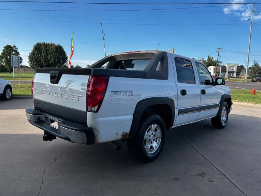 2003 Chevrolet Avalanche photo 1