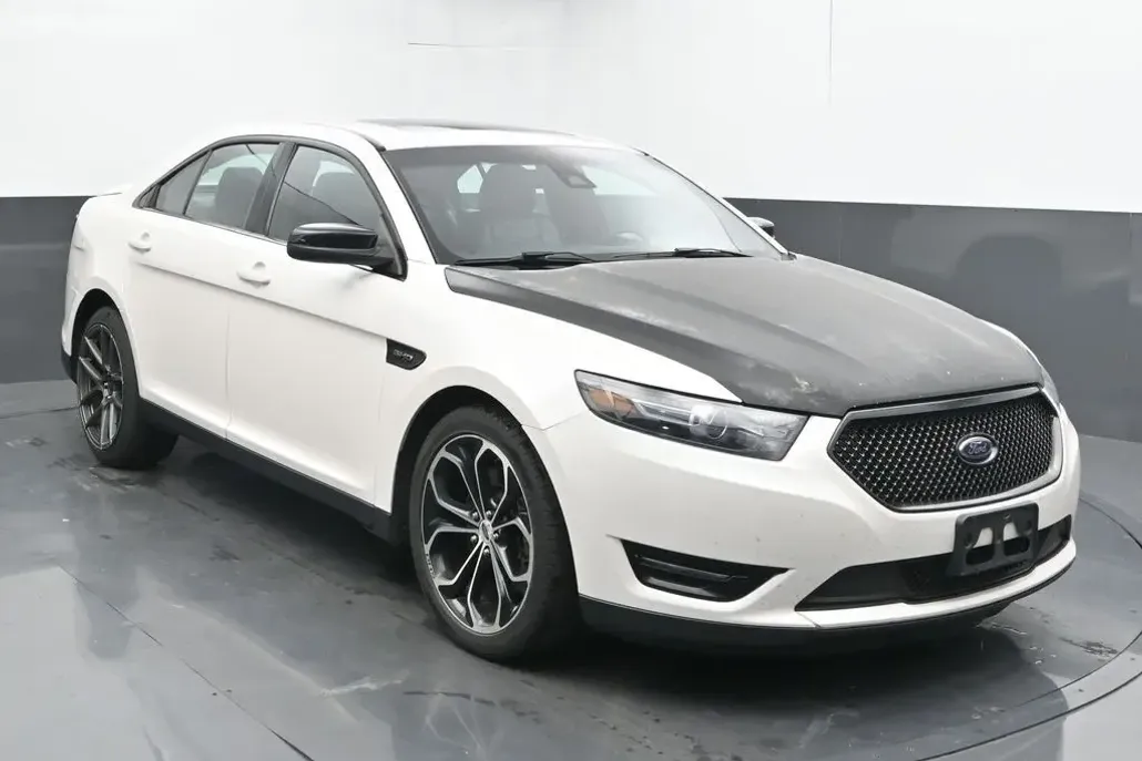 2017 Ford Taurus SHO photo 1