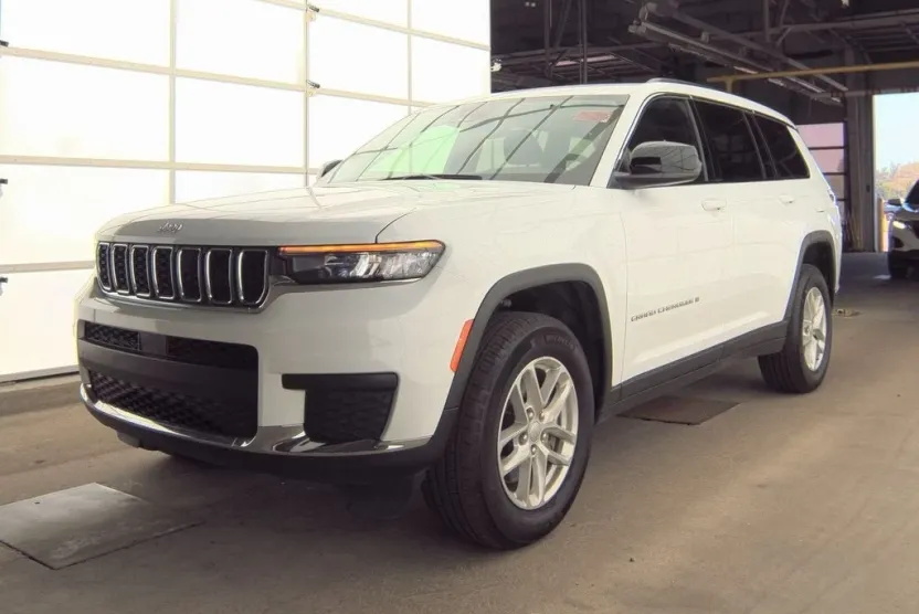 2024 Jeep Grand Cherokee Laredo photo 1