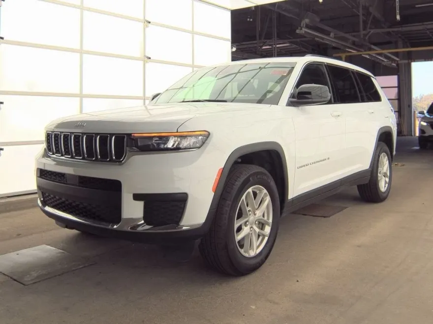 2024 Jeep Grand Cherokee Laredo photo 1