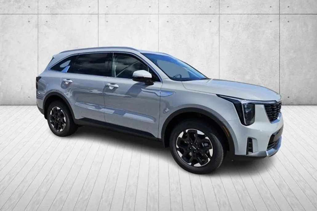 2025 Kia Sorento S photo 1