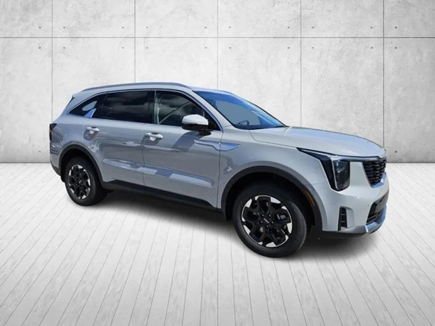 2025 Kia Sorento S photo 1