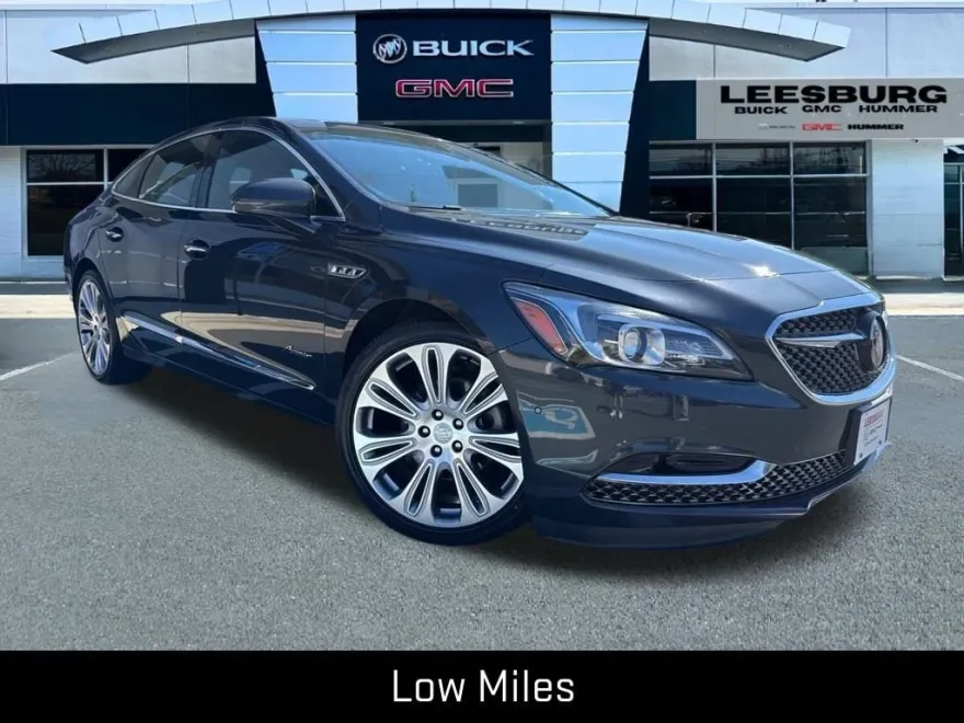 2018 Buick LaCrosse Avenir photo 1