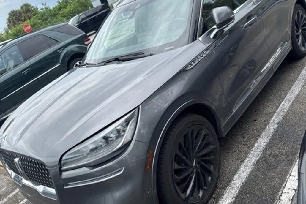 2022 Lincoln Aviator Reserve photo 1