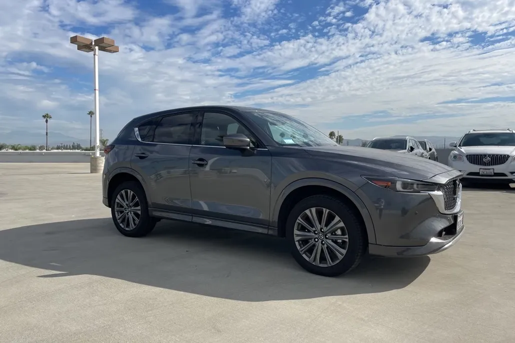 2025 Mazda CX-5 Signature photo 1