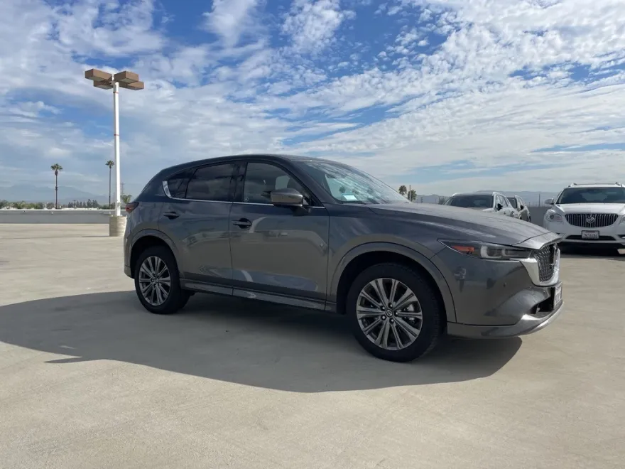 2025 Mazda CX-5 Signature photo 1
