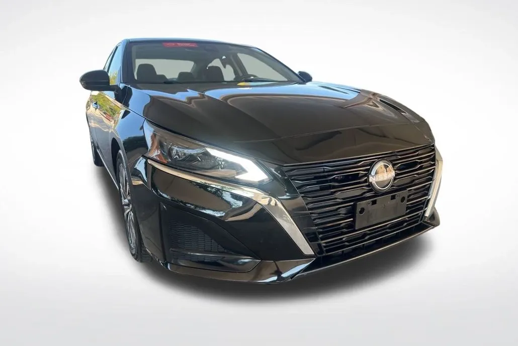 2023 Nissan Altima SV photo 1