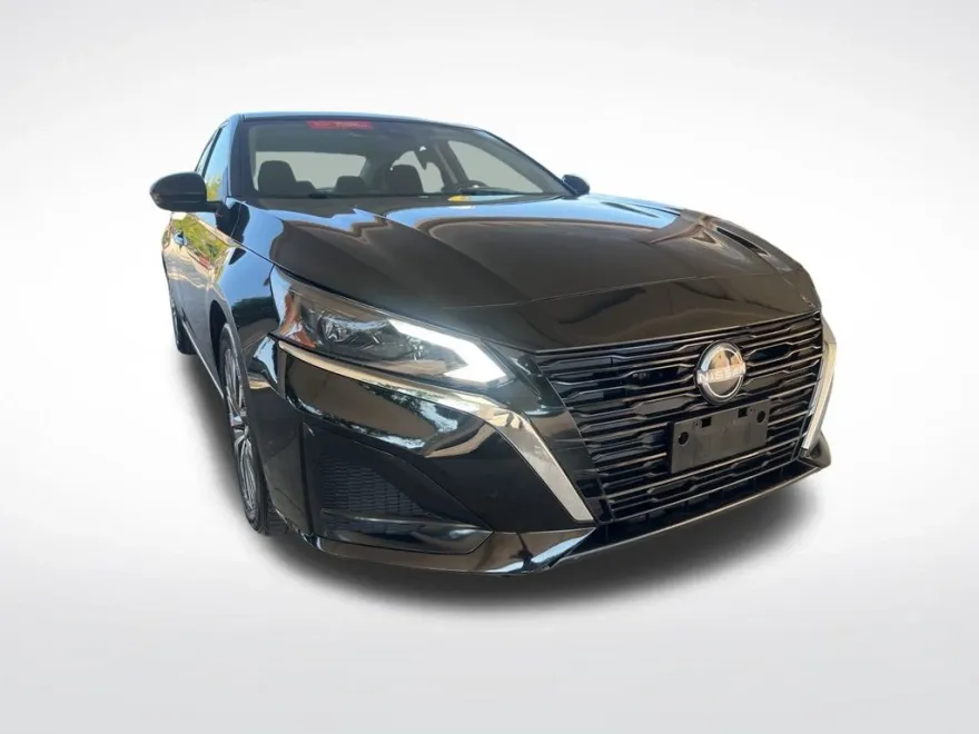 2023 Nissan Altima SV photo 1