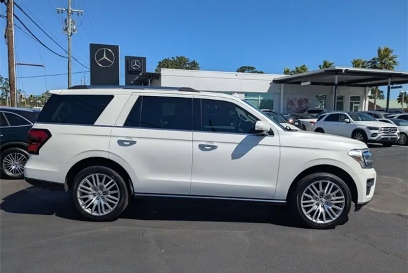 2023 Ford Expedition Limited photo 1