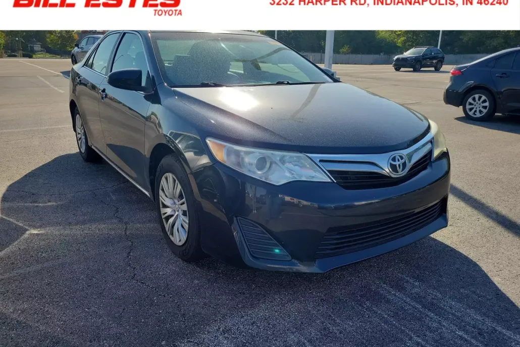 2014 Toyota Camry LE photo 1