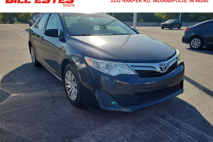 2014 Toyota Camry LE photo 1