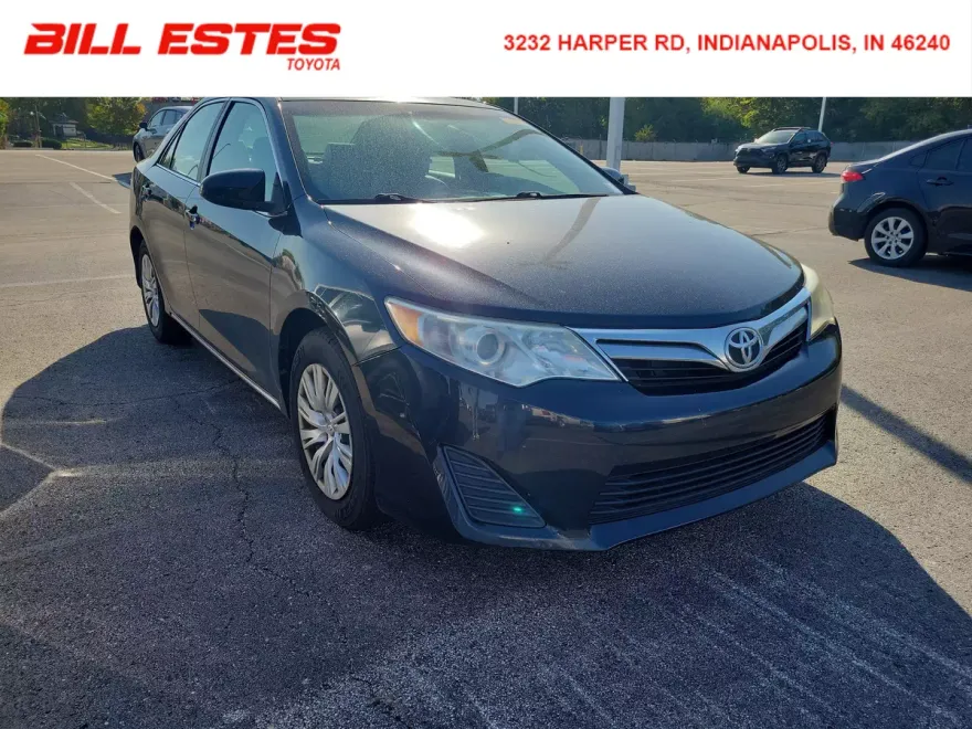 2014 Toyota Camry LE photo 1