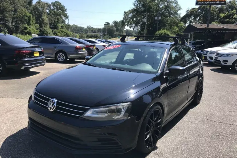 2017 Volkswagen Jetta S photo 1