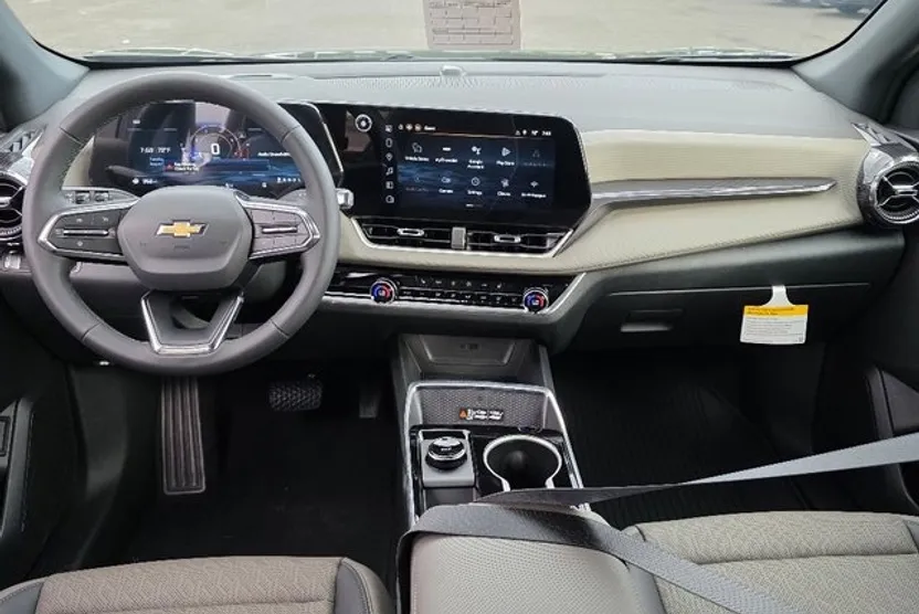 2026 Chevrolet Equinox LT photo 1