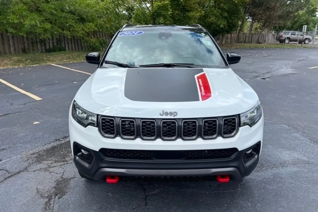 2024 Jeep Compass Trailhawk photo 1