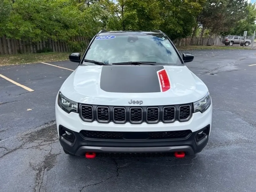 2024 Jeep Compass Trailhawk photo 1