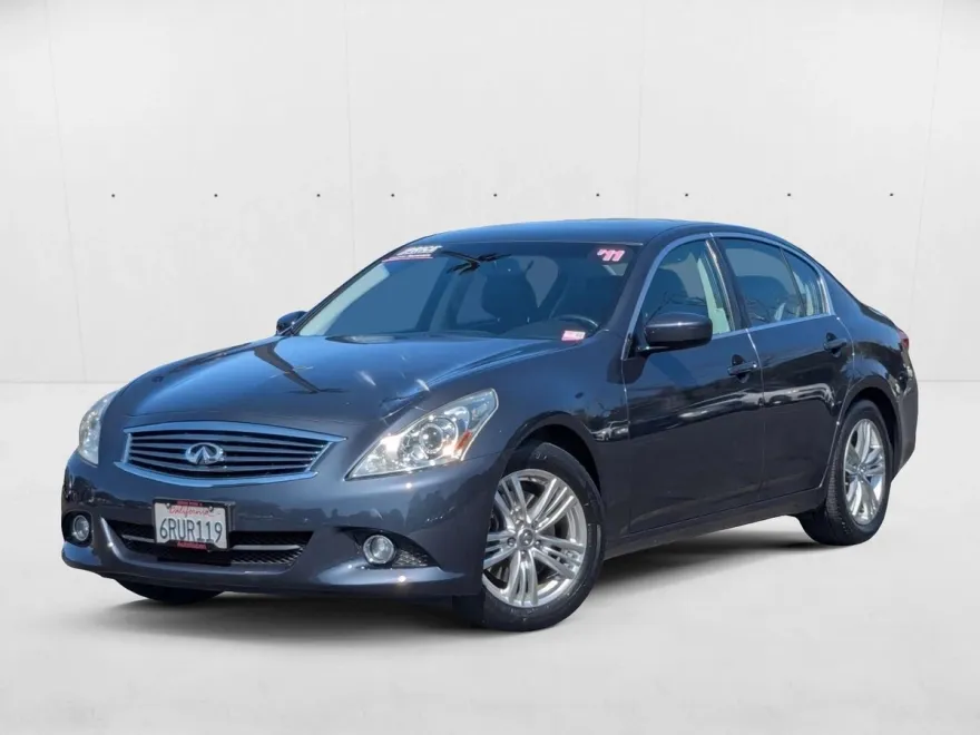 2011 Infiniti G37 Journey photo 1