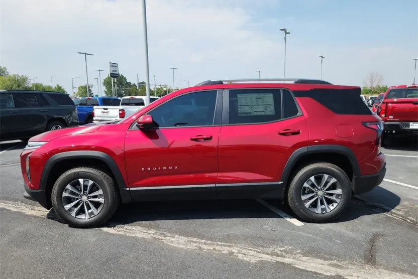 2026 Chevrolet Equinox LT photo 1