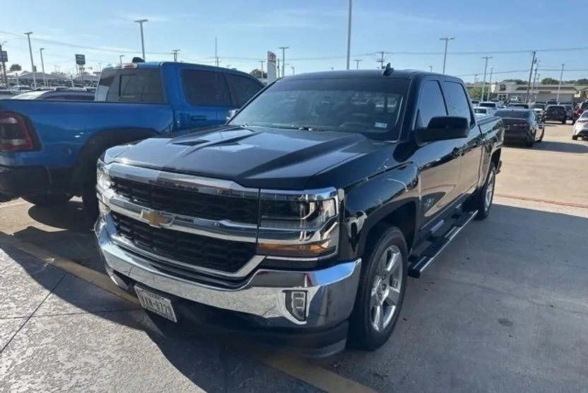 2018 Chevrolet Silverado 1500 LT photo 1