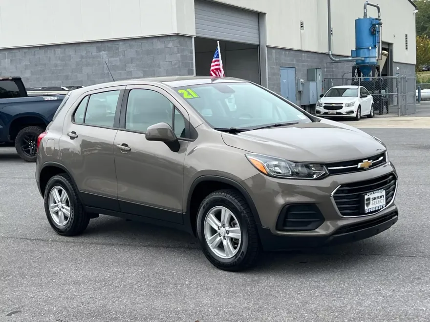 2021 Chevrolet Trax LS photo 1
