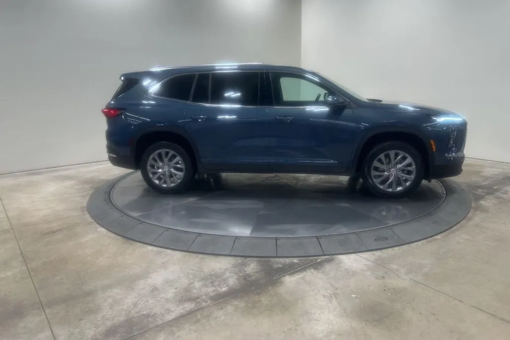 2025 Buick Enclave Preferred photo 1