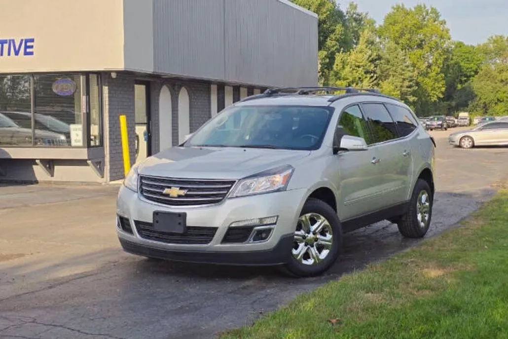 2015 Chevrolet Traverse 2LT photo 1